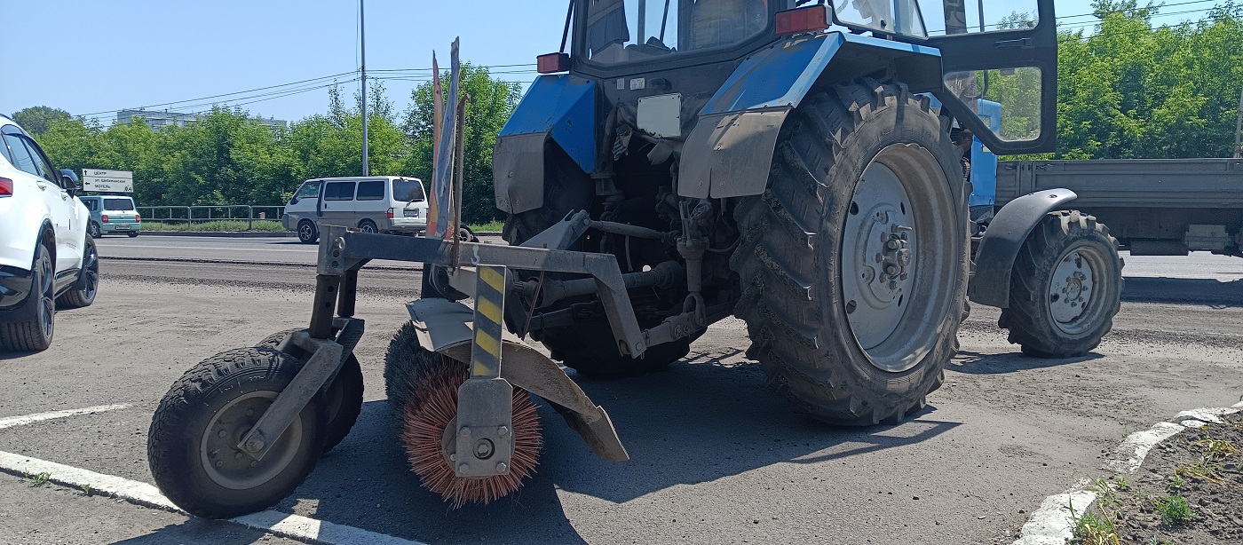 Услуги трактора с щеткой МТЗ в Алагире