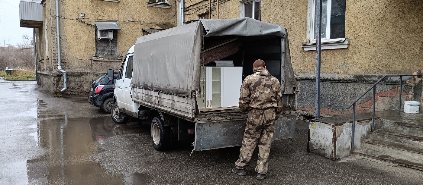 Квартирные перевозки. Погрузка мебели в Газель в Владикавказе