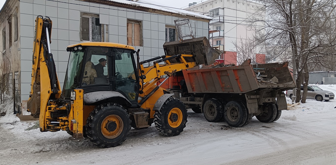 Уборка и вывоз строительного мусора, ТБО с помощью экскаватора и самосвала в Северной Осетии - Алании