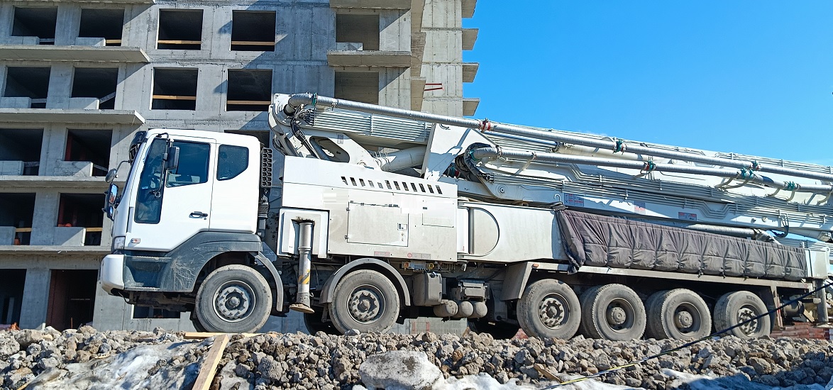 Услуги и заказ бетононасосов для заливки бетона в Чиколе